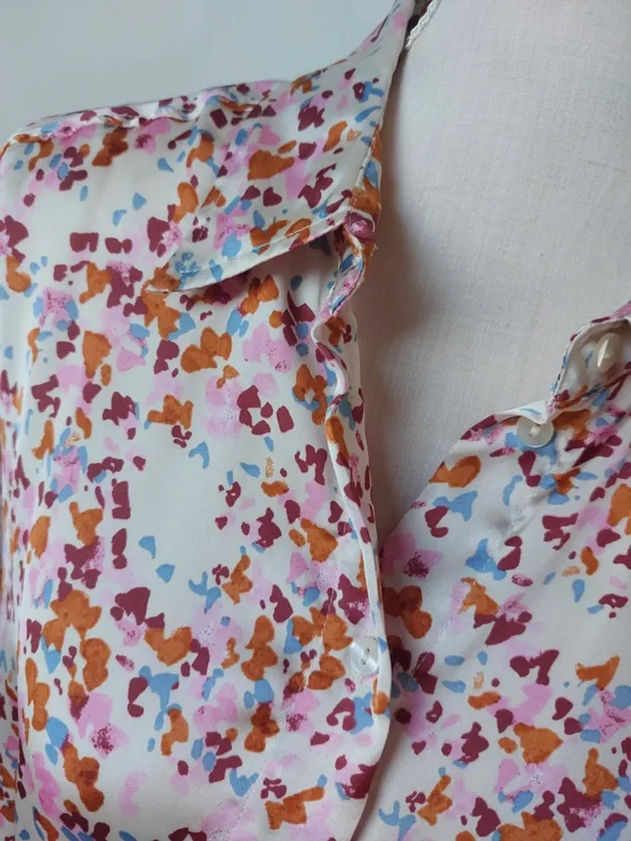 Magnifique blouse satinée fleurie - photo numéro 2