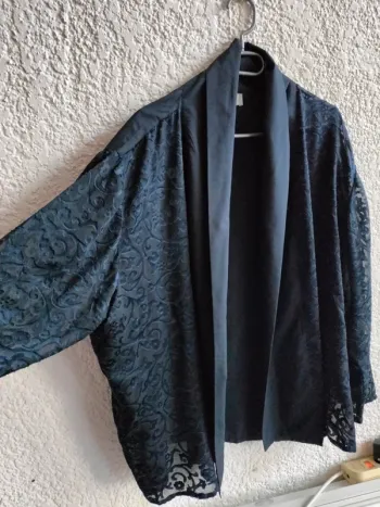 Blazer léger noir avec manche en dentelle transparente T 54