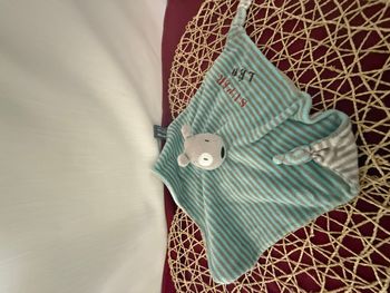 Doudou plat chien gris bleu rayé Super Léo ORCHESTRA PREMAMAN