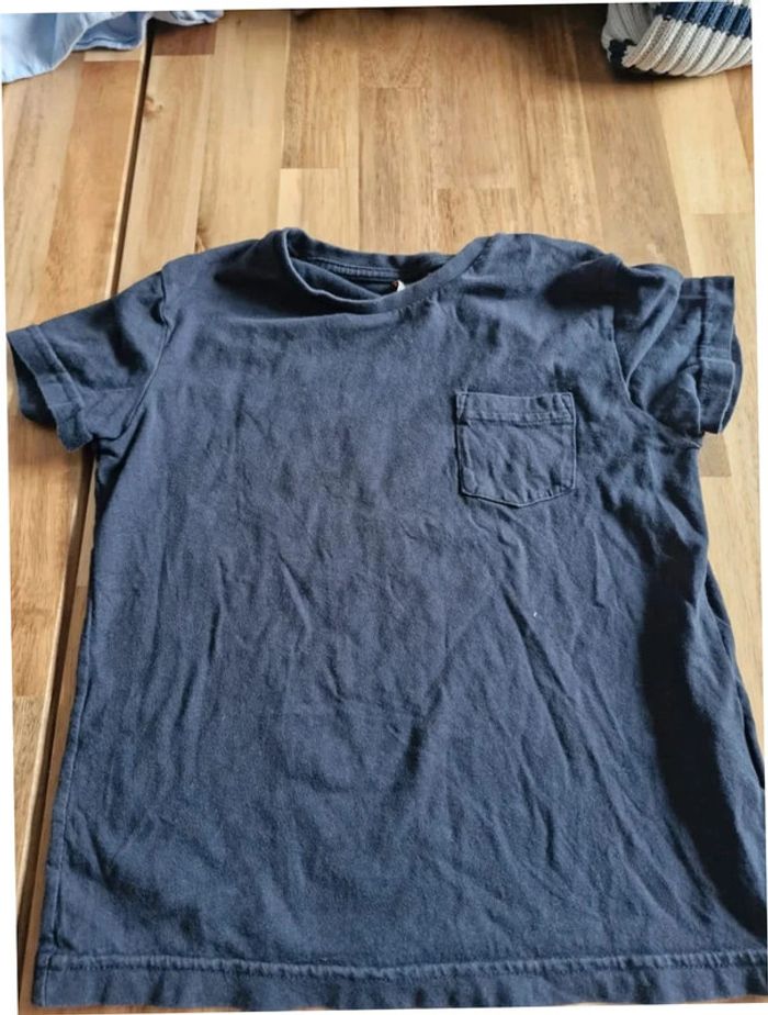 Lot de 2 tee-shirt 5ans. - photo numéro 2