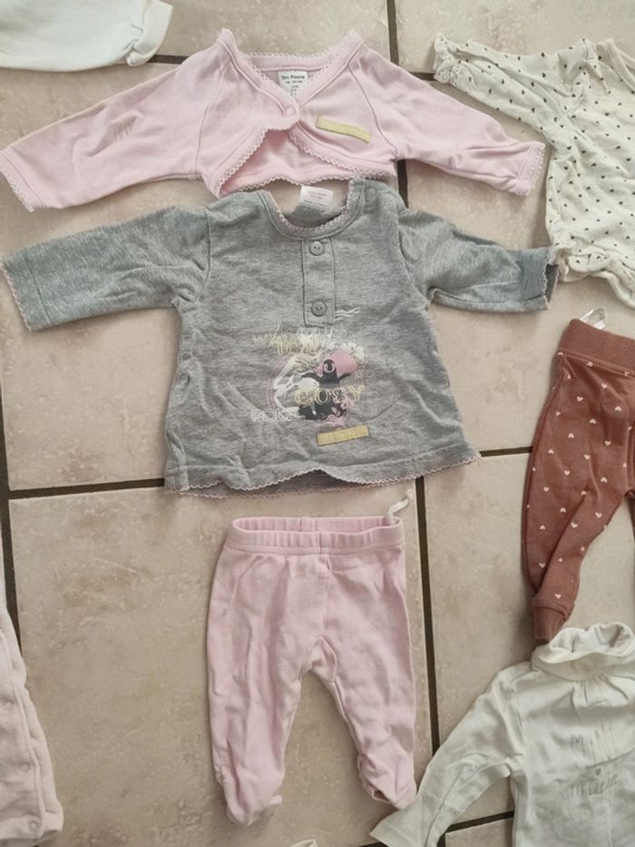 Gros lot 1 mois 56 cm - photo numéro 4