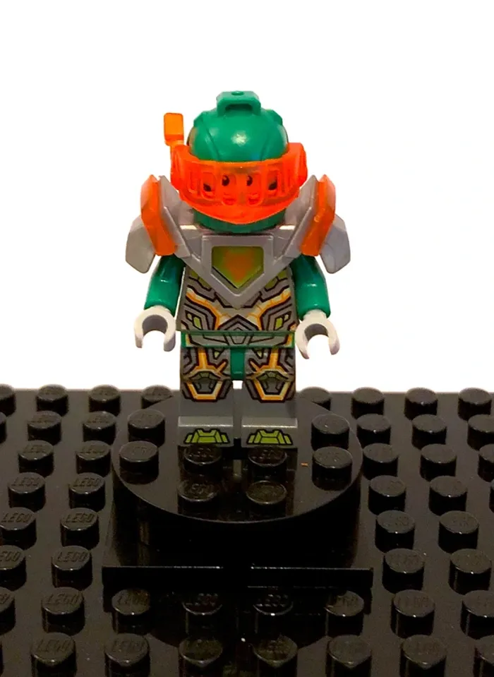 LEGO Nexo Knights - "Aaron Fox, trans-neon orange visor"