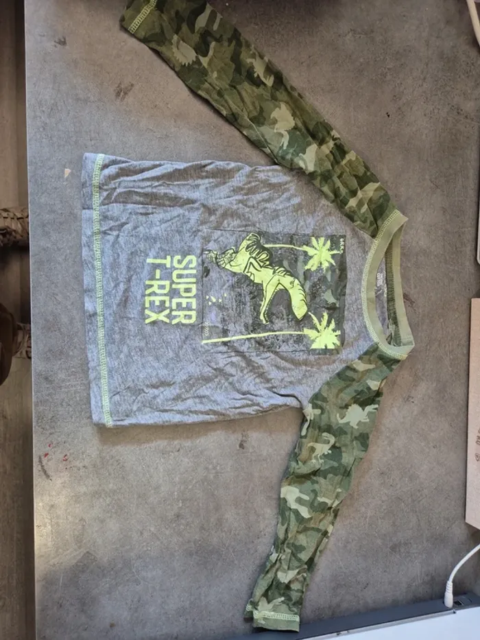 Haut pyjamas dinosaure