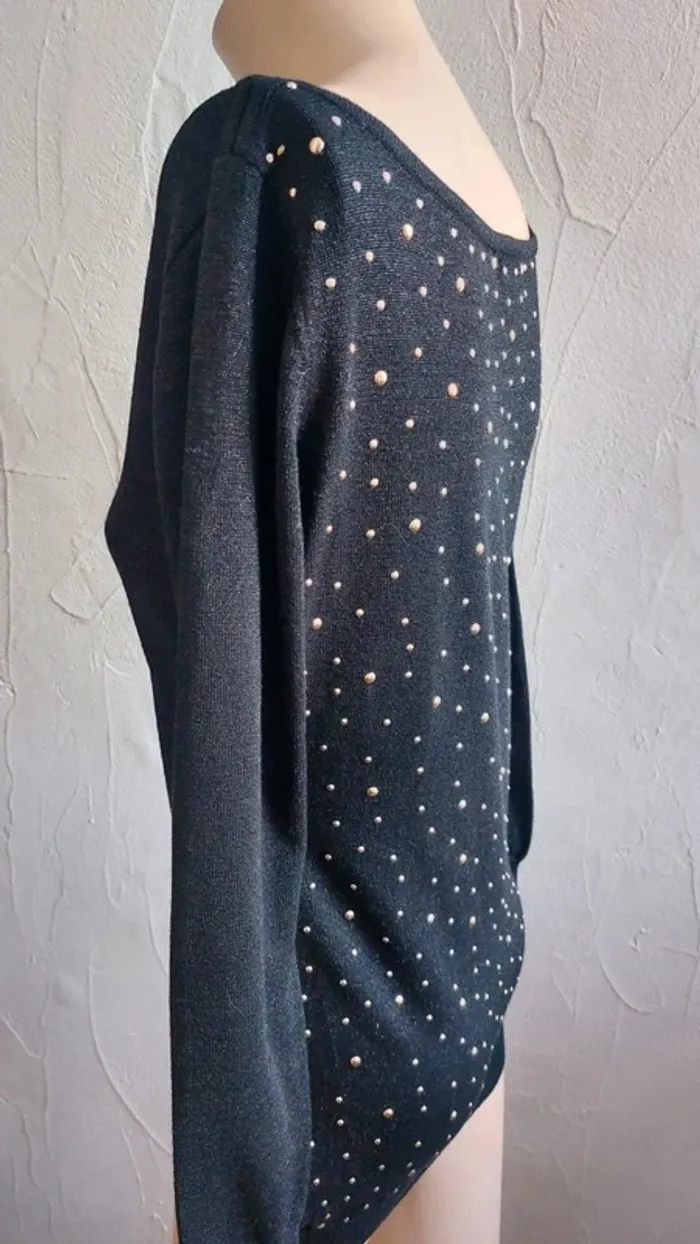 Pull noir à strass - photo numéro 3