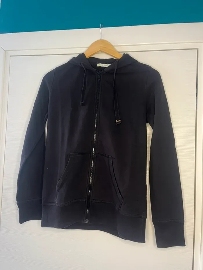 🔹 Gilet Noir à Capuche Doublé Polaire – Gémo 🔹