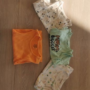Tshirt / debardeur 12 mois kiabi / orchestra 