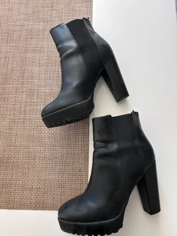 Bottines talons noires taille 38