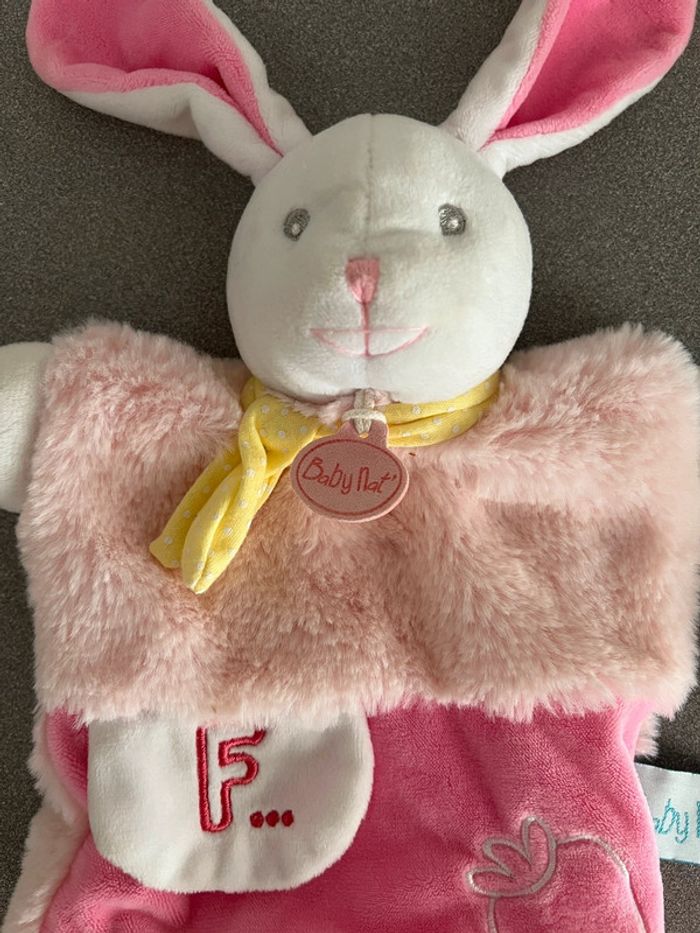 Peluche doudou marionnette lapin rose fraise 🍓 Baby Nat’ - photo numéro 2