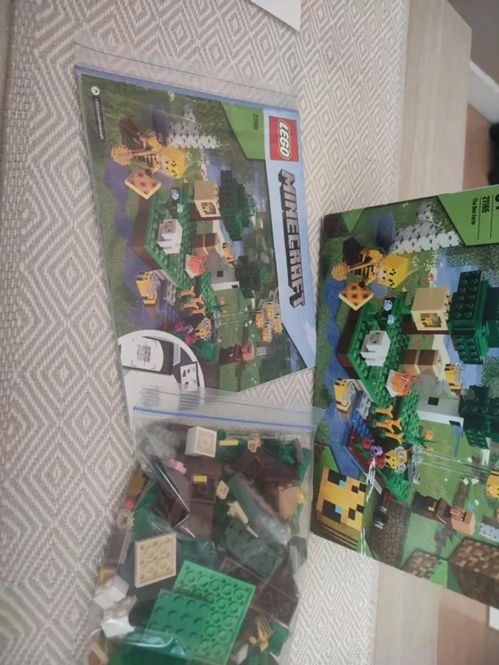 Lego Minecraft abeille 21165 - photo numéro 3