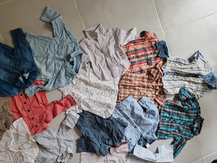 Lot revendeur de 17 vêtements bébé garçon de 0 à 18 mois- chemises chemisette - photo numéro 9