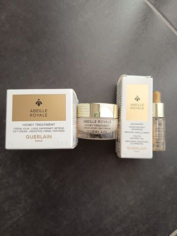 Lot de 2 produits miniatures abeille royale Guerlain 