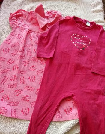 lot d'une robe et d'un pyjama