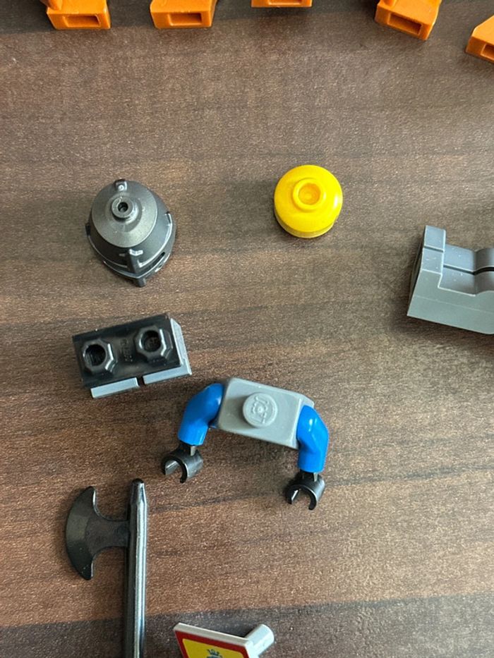 3 figurines Lego + cheval,arme et bouclier - photo numéro 9