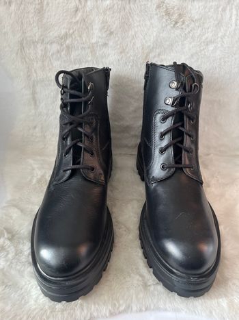Bottines noires en cuir pointure 44 Lacets + fermeture éclair  Neuves