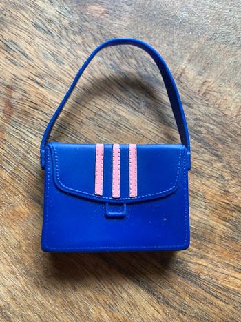 Jouet sac pour barbie porté épaule bleu avec poche pour ranger petit accessoires