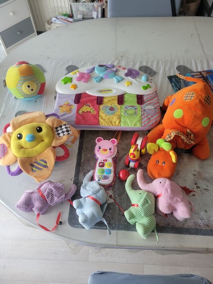 Lot de 7 jouets d éveil  voir photos