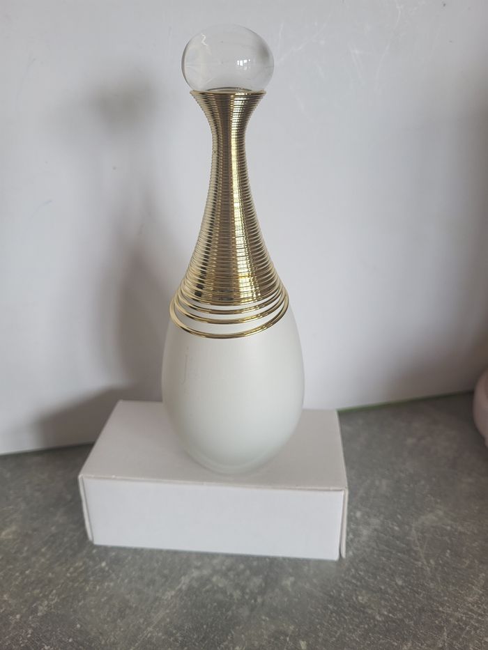 J adore  parfum  d eau