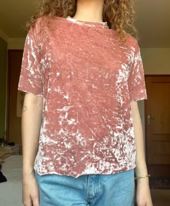 blusa de veludo rosa
