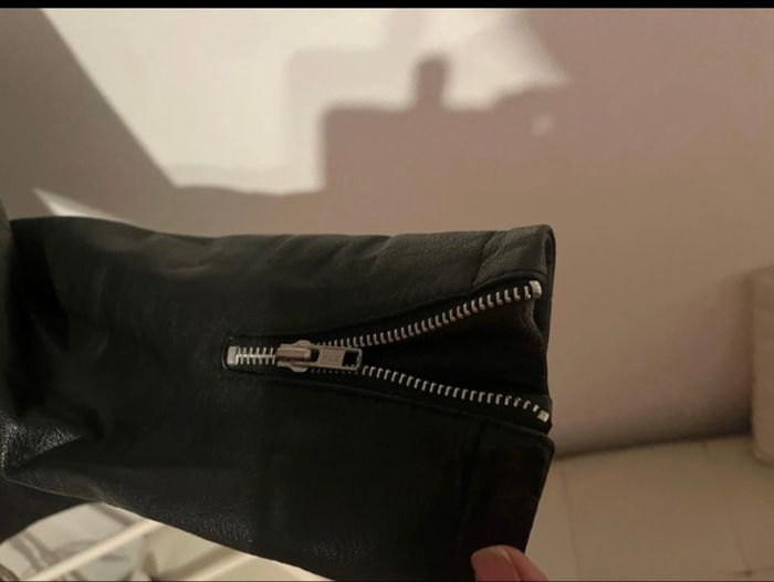 Blouson en cuir noir – Style biker, excellent état !