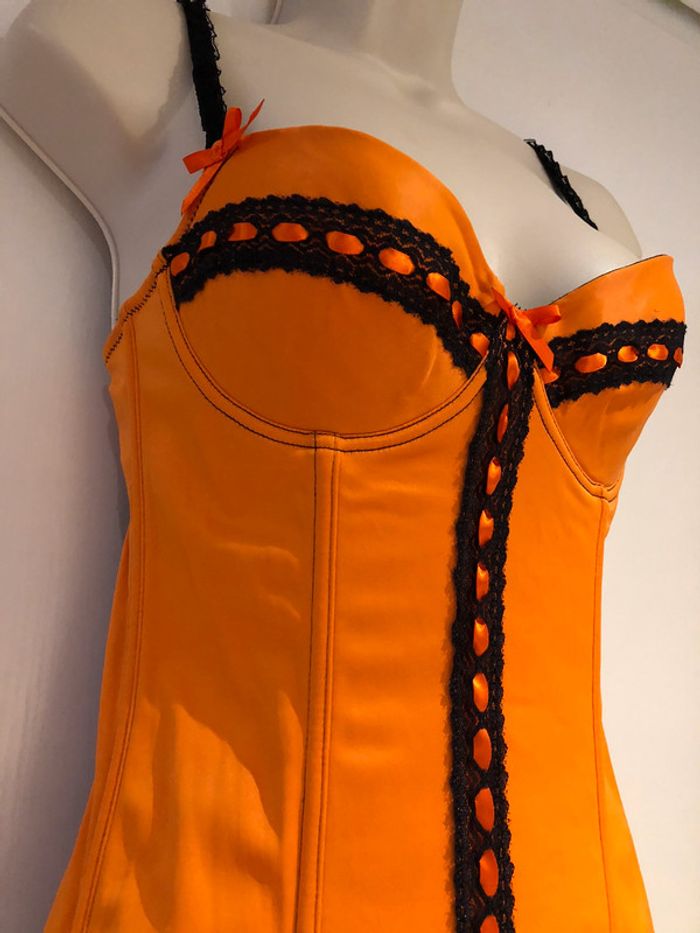 Guêpière orange et noir 90 B - photo numéro 2