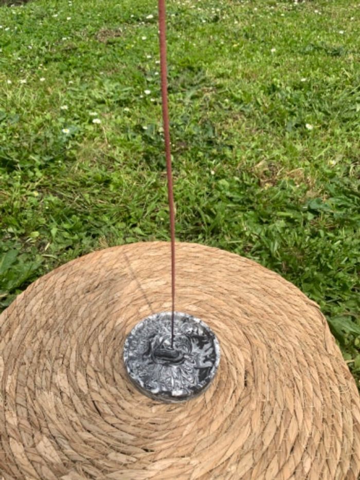 Support à encens en jesmonite décor lèvres