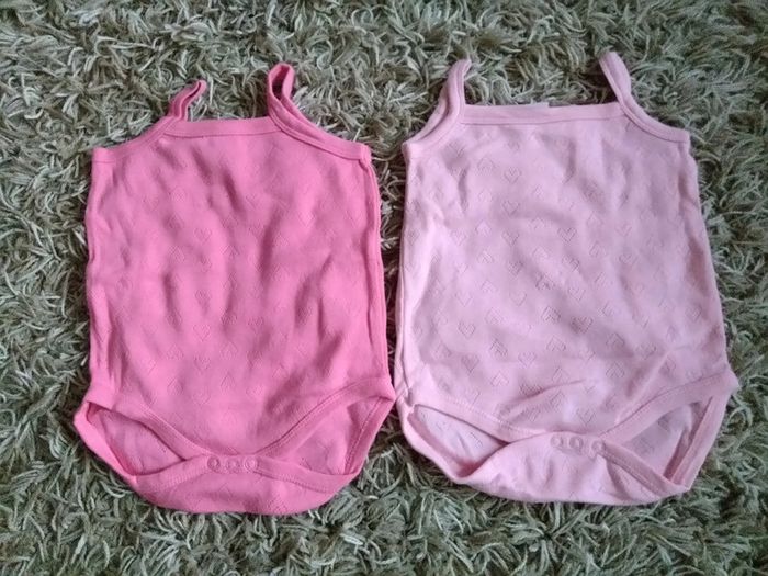 2 bodies bretelles, taille 62/68, NEUF, jamais portés