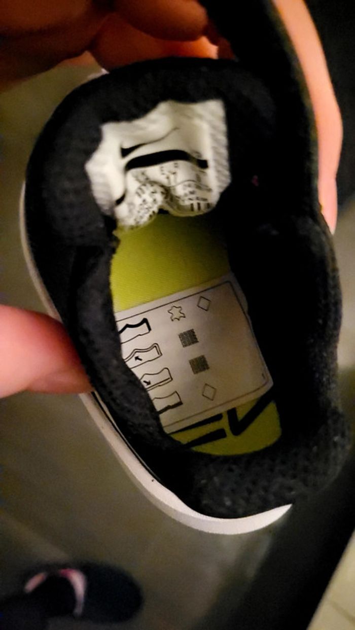 Baskets NIKE Bébé taille 17 - photo numéro 12