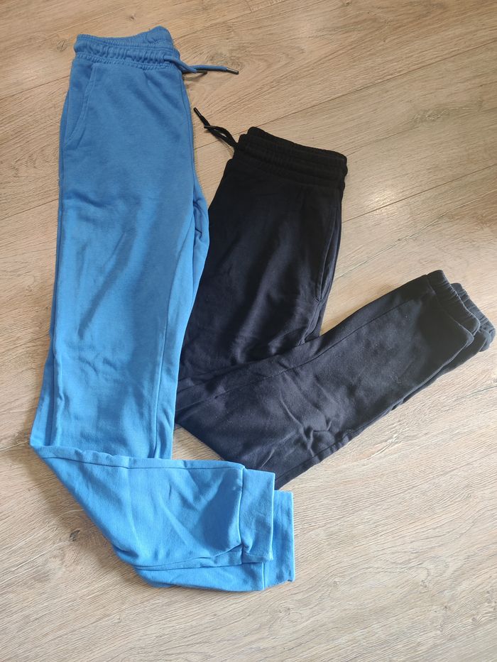 Lot de 2 pantalons jogging bleu et noir Kiabi Taille XS