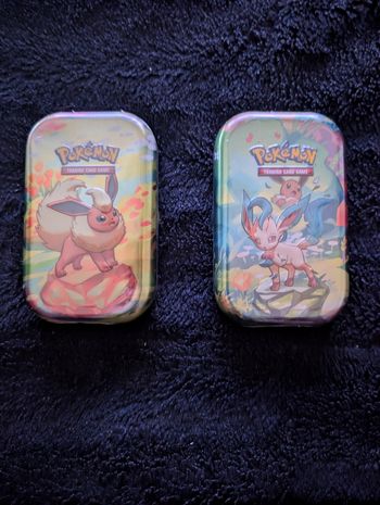 Pokémon mini tin évolution prismatique Pyroli et Phyllali