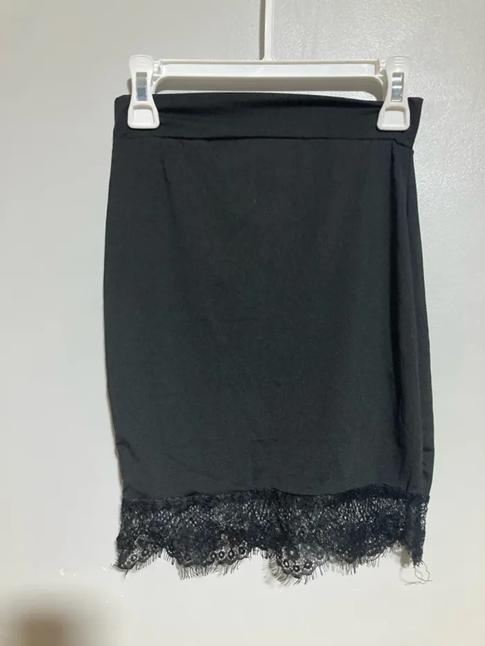 Fond de jupe noir dentelle – Taille 36 – Anti-transparence