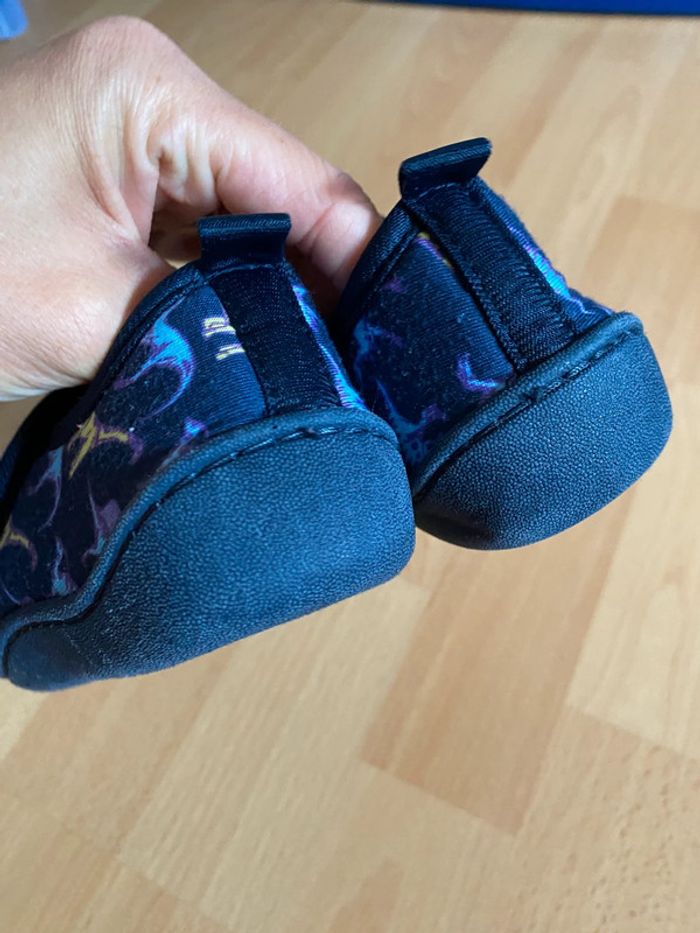 Chaussons dinosaures Taille 8 = pointure 25 - photo numéro 3