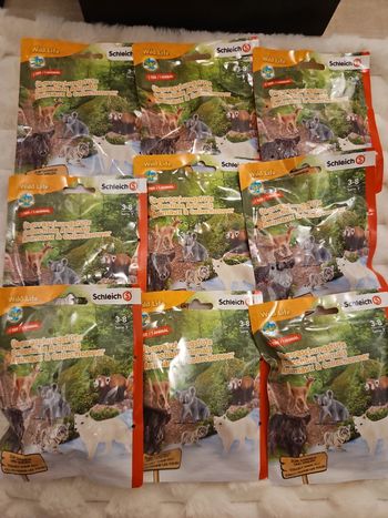 Lot de 9 figurines surprises