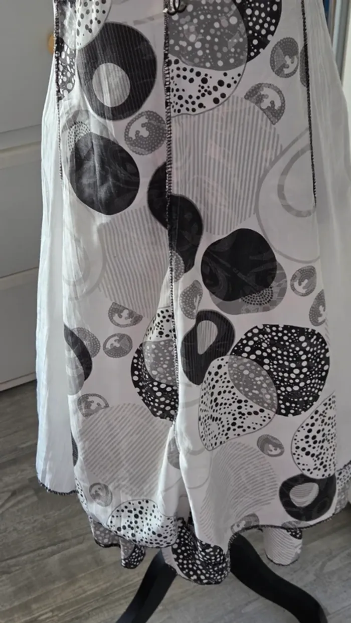 Robe Doublé et réglabe Noir et Blanche de chez Sensation en Taille Unique - photo numéro 4