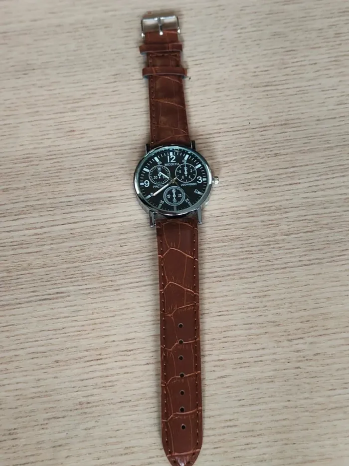 Montre noire, marron, style sport intemporelle - photo numéro 3