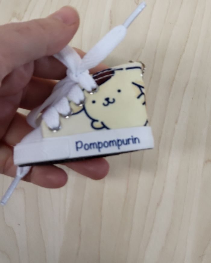 Porte-clé Sanrio Sneaker Pompompurin - photo numéro 2
