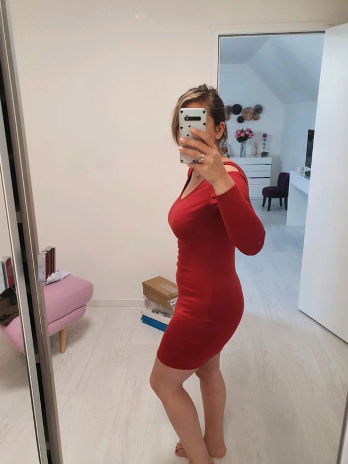Robe moulante rouge - photo numéro 4