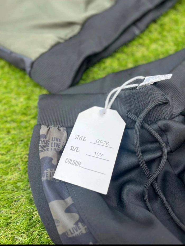 Très beau jogging taille 10 ans neuf - photo numéro 3