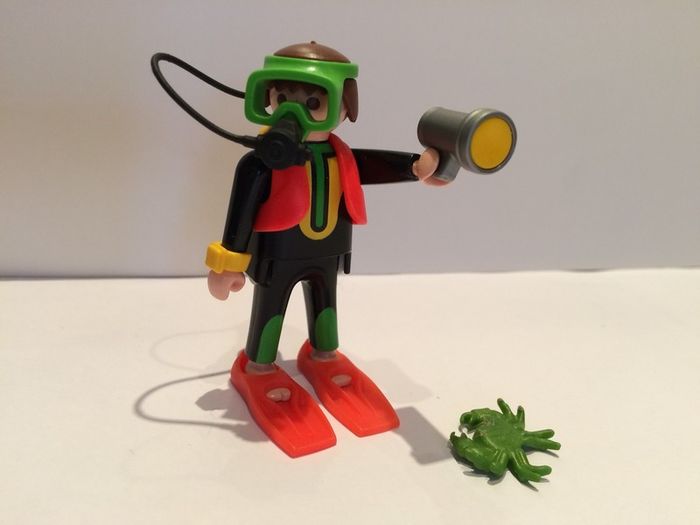 Lot 4596 - Plongeur Playmobil