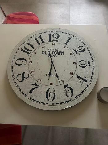 Montre a accroché. 