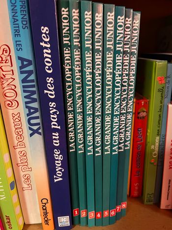 8 volumes encyclopédies Junior
