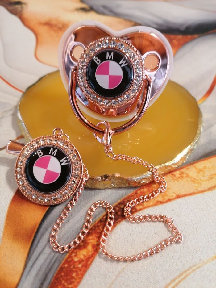 Sucette tétine rose BMW rose
