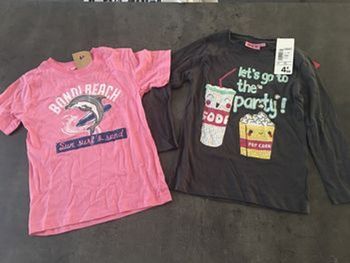 Deux tee-shirts neufs 5 ans