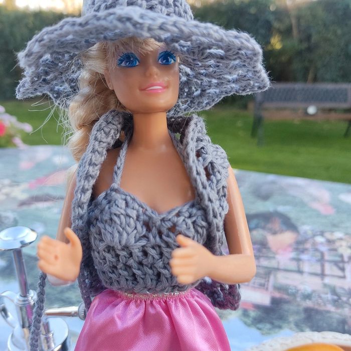 Vêtements pour Barbie 2 €