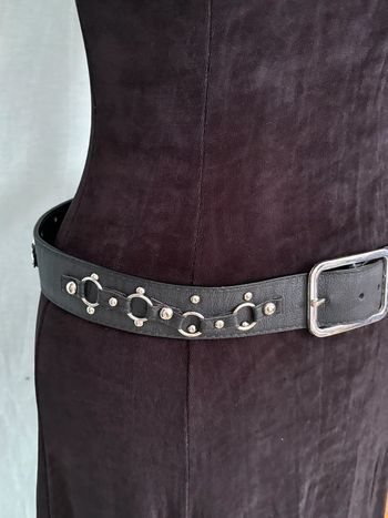 Superbe ceinture noire gothique/rock avec clous et anneaux et clous 90 cm neuve
