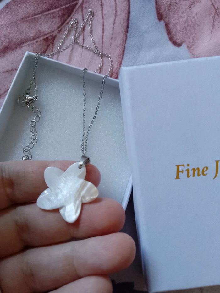 Collier fleur de nacre blanche naturelle - photo numéro 3