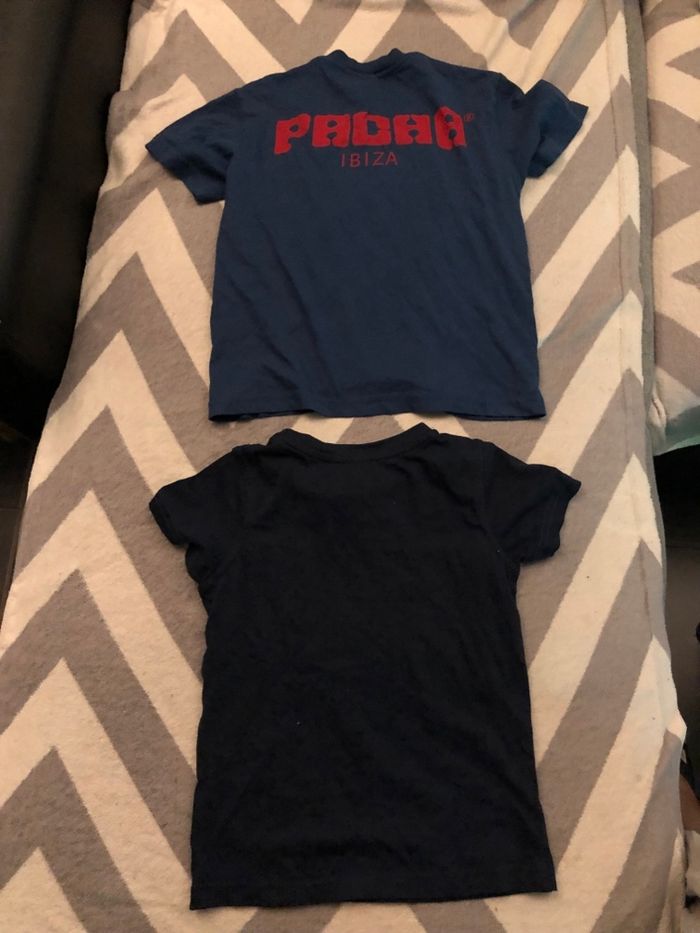 Le lot de 2 t shirt taille 4 ans