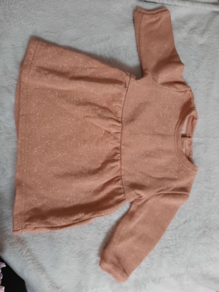 2 robes 6 mois - photo numéro 2