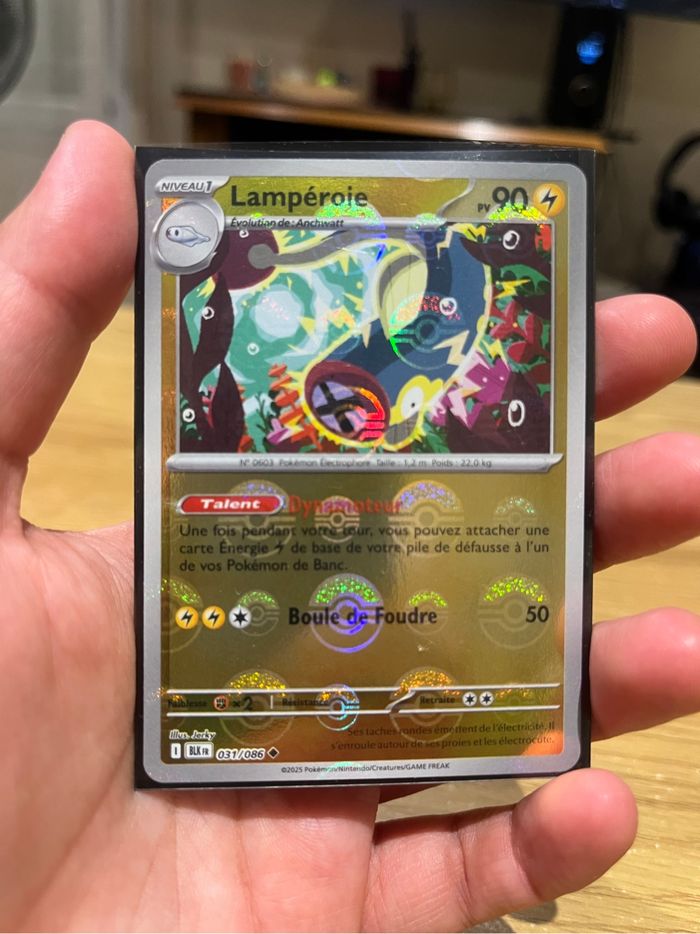 Lamperoie pokeball foudre noire 031/086