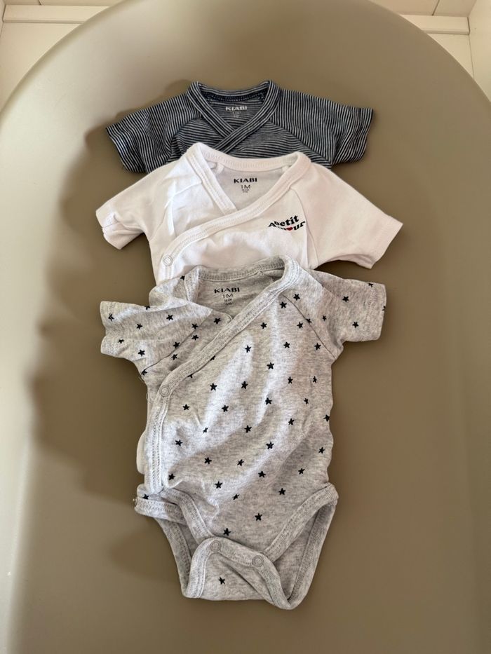 Lot 10 bodys courtes manches