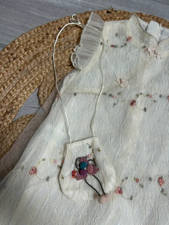 Jolie robe chinoise avec petit sac - photo numéro 3